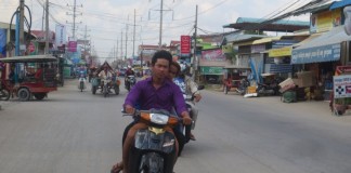 Skootteri Phnom Penhissä
